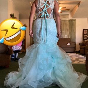 Helloo I’m selling this wonderful dress for whoever is interested!